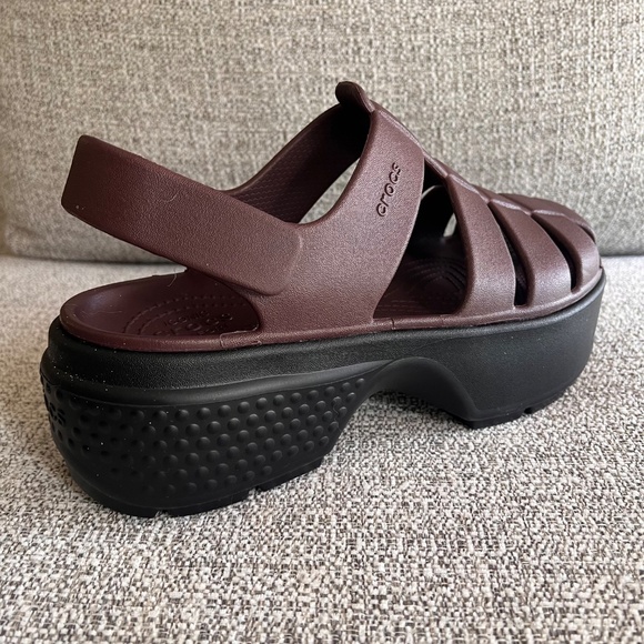 CROCS Stomp Fisherman Sandal Platform in Mocha Unisex Size Women's 10 / Men's 8 - Picture 9 of 13